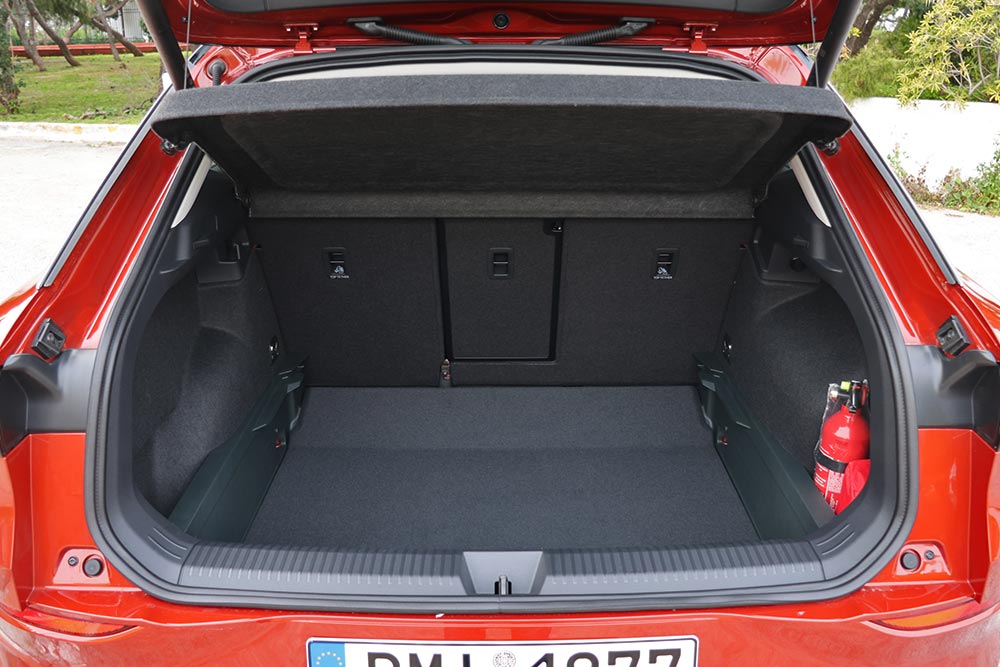 https://autogreeknews.gr/wp-content/uploads/2026/03/VW-T-Roc-2026-interior-22.jpg