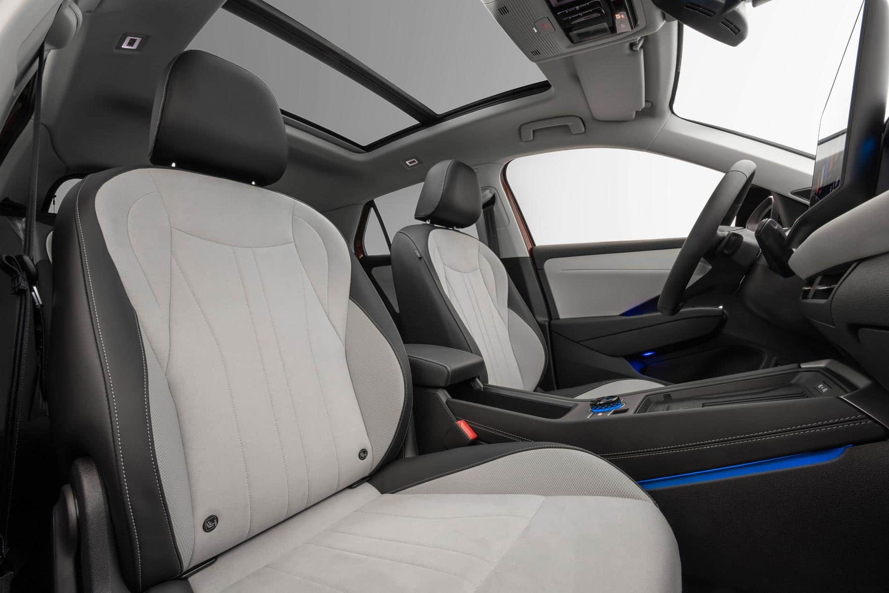https://autogreeknews.gr/wp-content/uploads/2026/03/VW-T-Roc-2026-interior-25-1.jpg