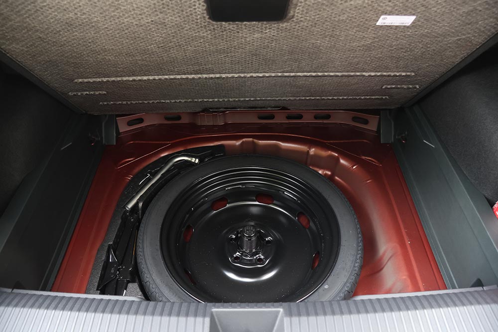 https://autogreeknews.gr/wp-content/uploads/2026/03/VW-T-Roc-2026-interior-6.jpg