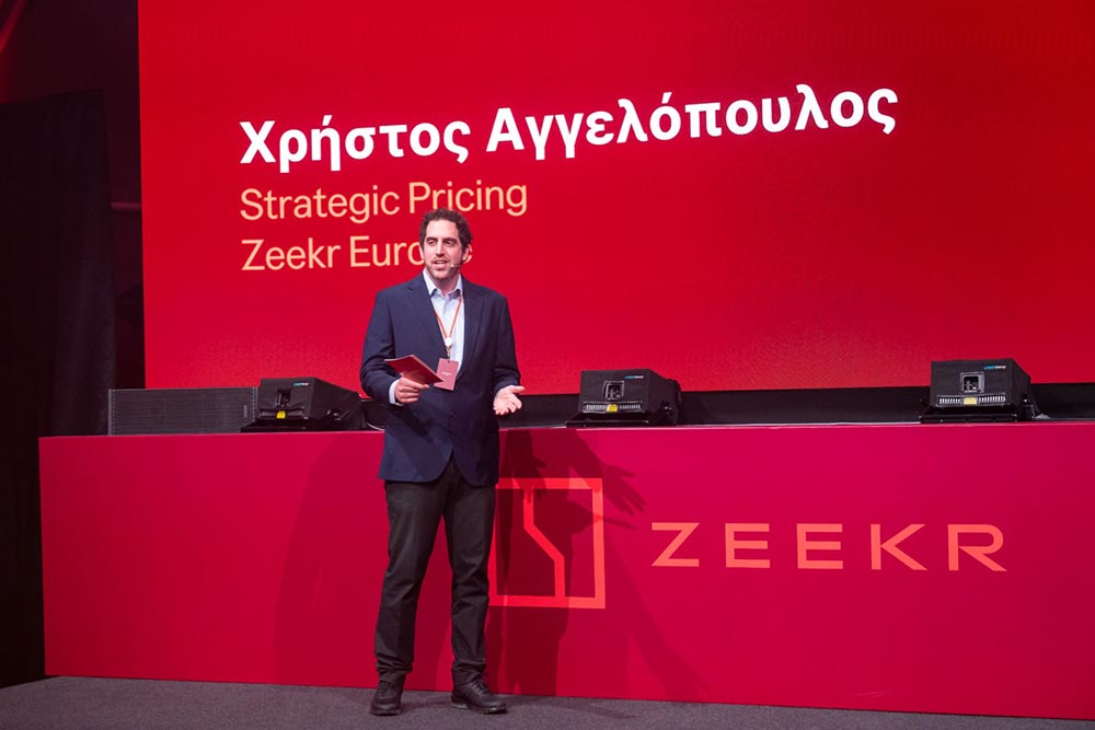 https://autogreeknews.gr/wp-content/uploads/2026/03/ZEEKR-7GT-presentation-13.jpg