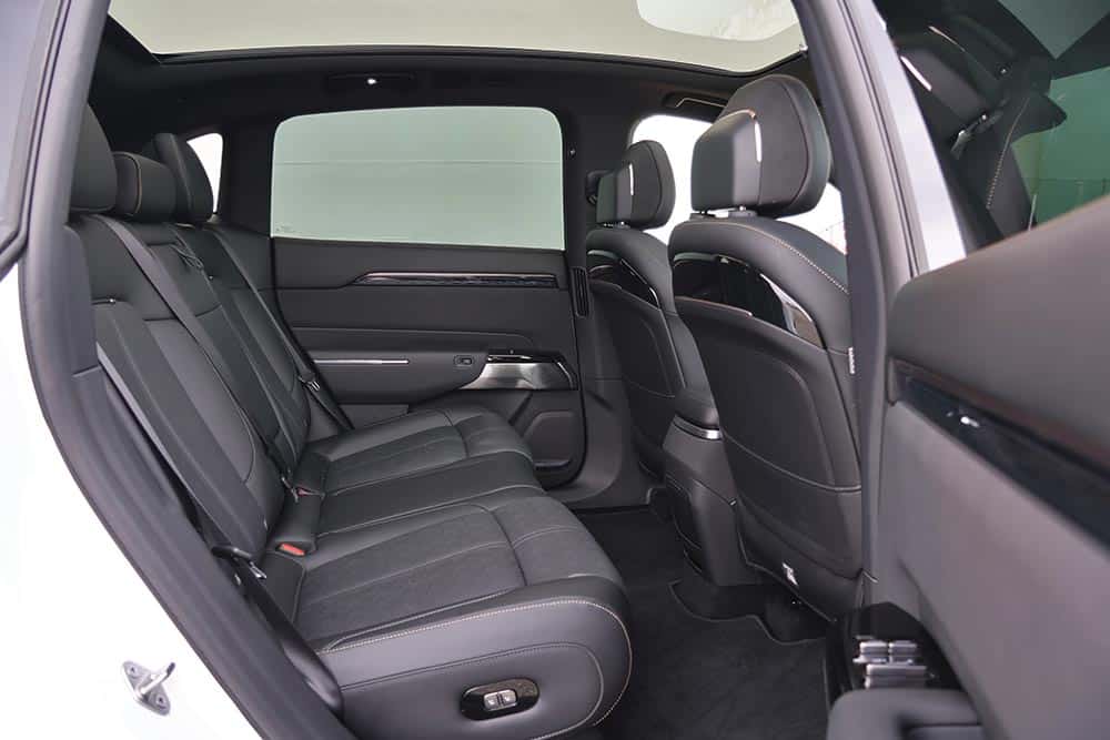 https://autogreeknews.gr/wp-content/uploads/2026/03/Zeekr-7X-interior-22.jpg