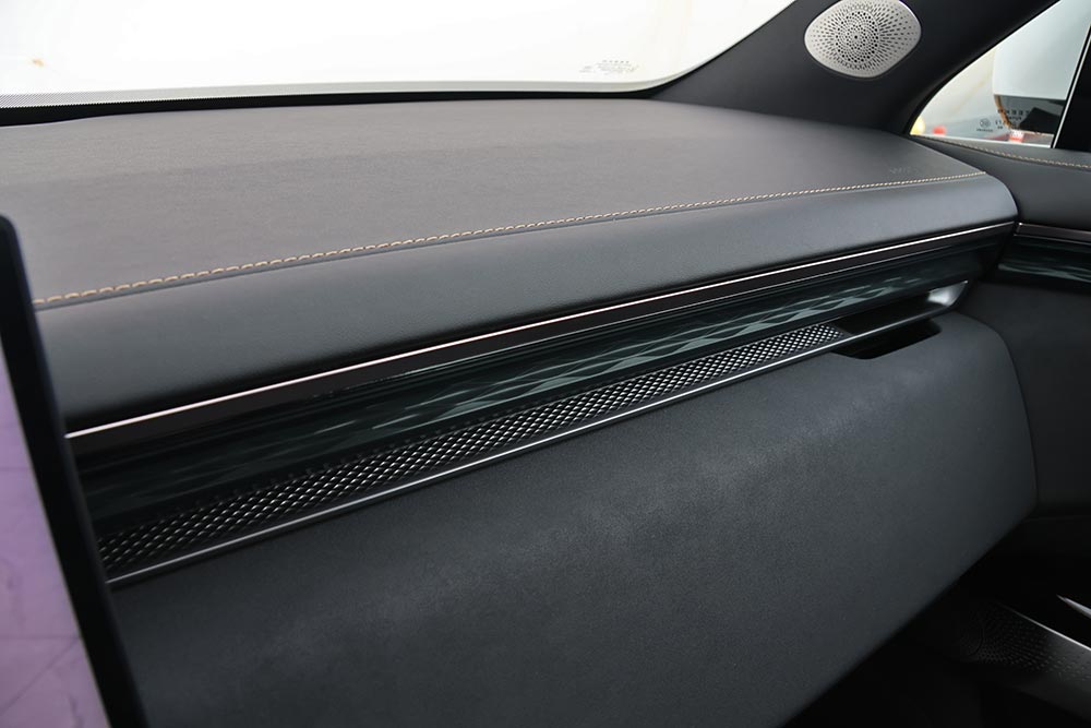 https://autogreeknews.gr/wp-content/uploads/2026/03/Zeekr-7X-interior-5.jpg