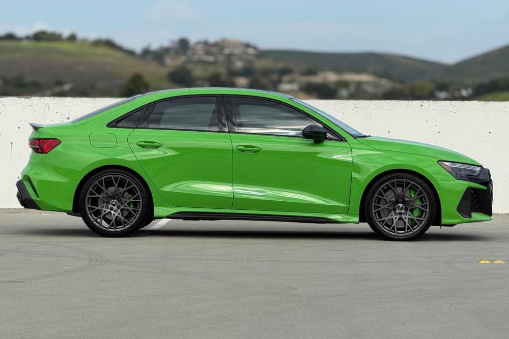 https://autogreeknews.gr/wp-content/uploads/2026/03/aerosmiths-drummer-audi-rs-3-sedan-10.jpg