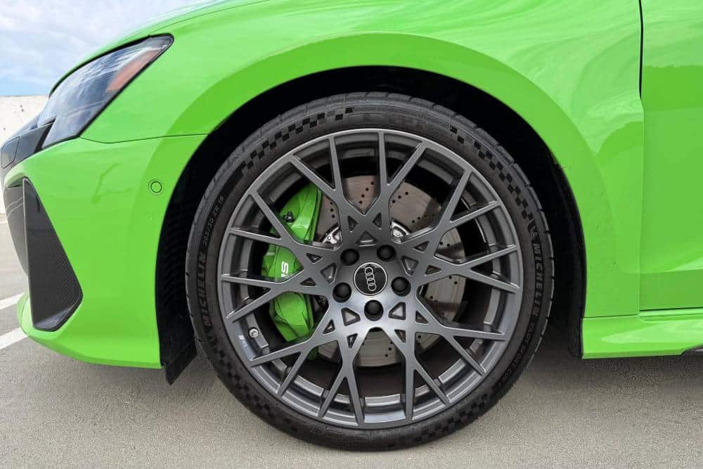 https://autogreeknews.gr/wp-content/uploads/2026/03/aerosmiths-drummer-audi-rs-3-sedan-14.jpg