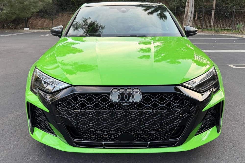 https://autogreeknews.gr/wp-content/uploads/2026/03/aerosmiths-drummer-audi-rs-3-sedan-4.jpg