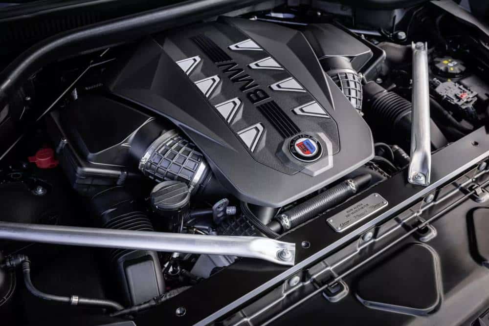 https://autogreeknews.gr/wp-content/uploads/2026/03/bmw-alpina-xb7-manufaktur-2026-10.jpg