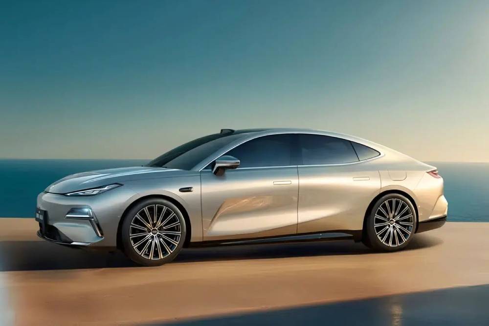 https://autogreeknews.gr/wp-content/uploads/2026/03/geely-galaxy-starshine-8-voyager-1.jpg