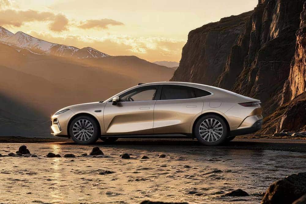 https://autogreeknews.gr/wp-content/uploads/2026/03/geely-galaxy-starshine-8-voyager-2.jpg