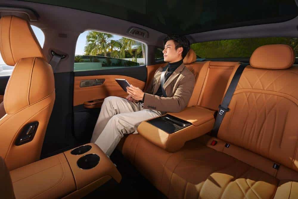 https://autogreeknews.gr/wp-content/uploads/2026/03/geely-galaxy-starshine-8-voyager-7.jpg