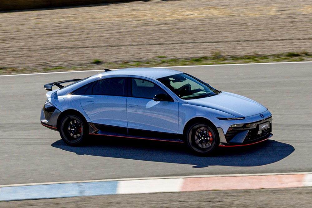 https://autogreeknews.gr/wp-content/uploads/2026/03/hyundai-ioniq-6-n-4.jpg