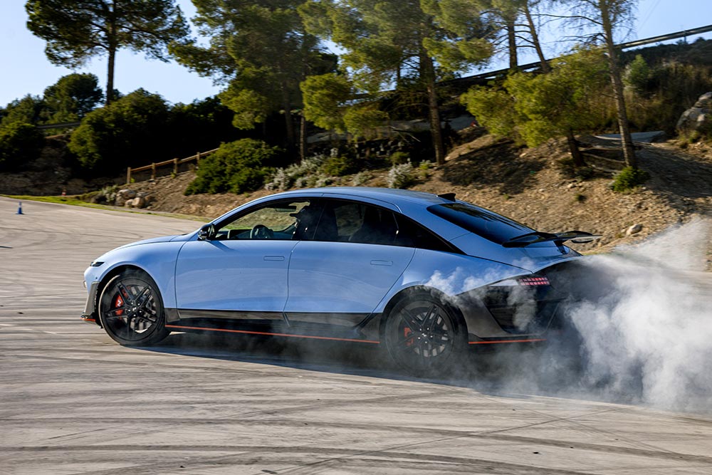 https://autogreeknews.gr/wp-content/uploads/2026/03/hyundai-ioniq-6-n-5.jpg