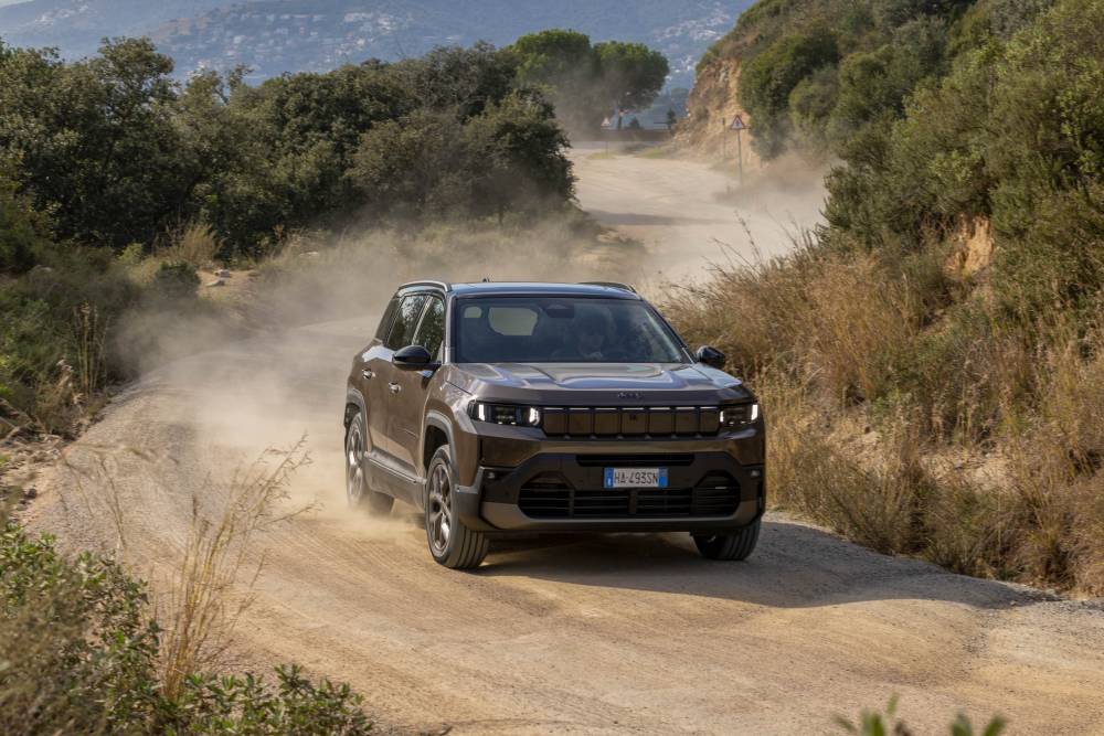 https://autogreeknews.gr/wp-content/uploads/2026/03/jeep_compass_e-hybrid_first_edition8.jpg