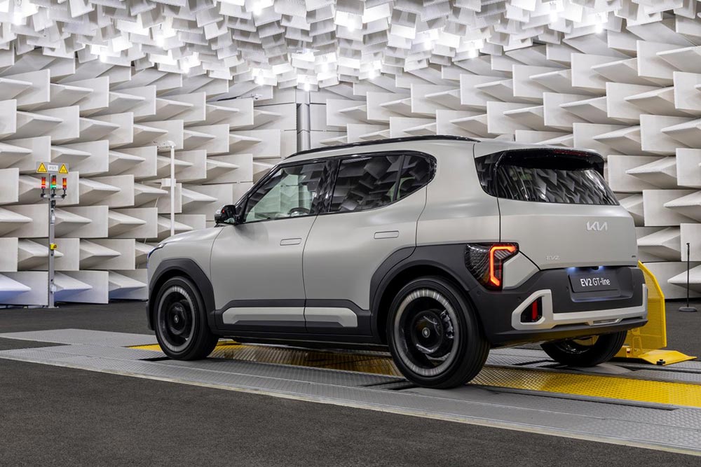 https://autogreeknews.gr/wp-content/uploads/2026/03/kia-ev2-hmetc-nvh-14.jpg