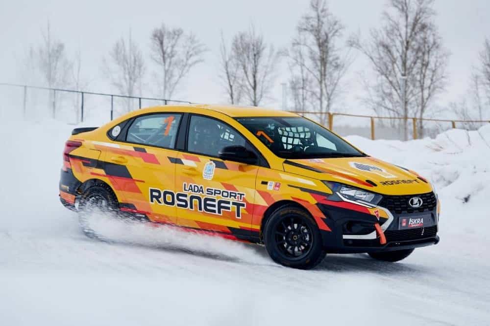 https://autogreeknews.gr/wp-content/uploads/2026/03/lada-iskra-sport-ice-02.jpg