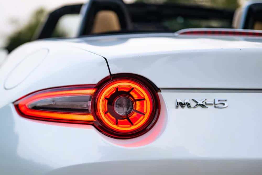 https://autogreeknews.gr/wp-content/uploads/2026/03/mazda-mx-5-miata-grand-touring-review-1.jpg