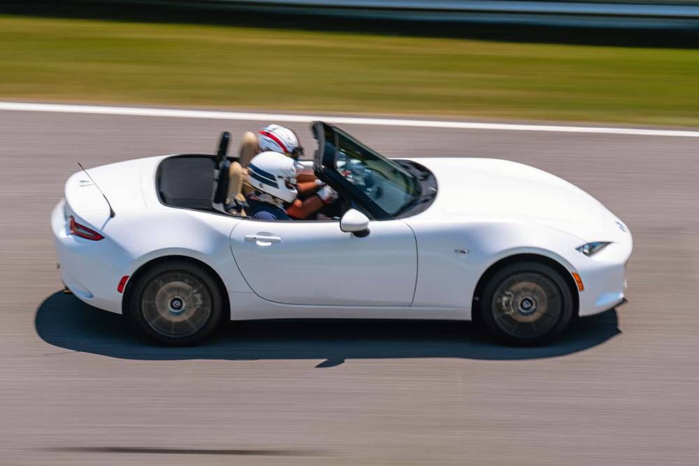 https://autogreeknews.gr/wp-content/uploads/2026/03/mazda-mx-5-miata-grand-touring-review-3.jpg