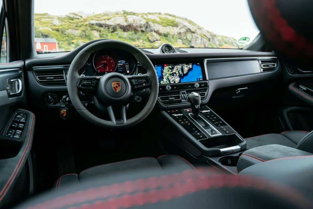https://autogreeknews.gr/wp-content/uploads/2026/03/porsche-macan-gts-v6-2.jpg