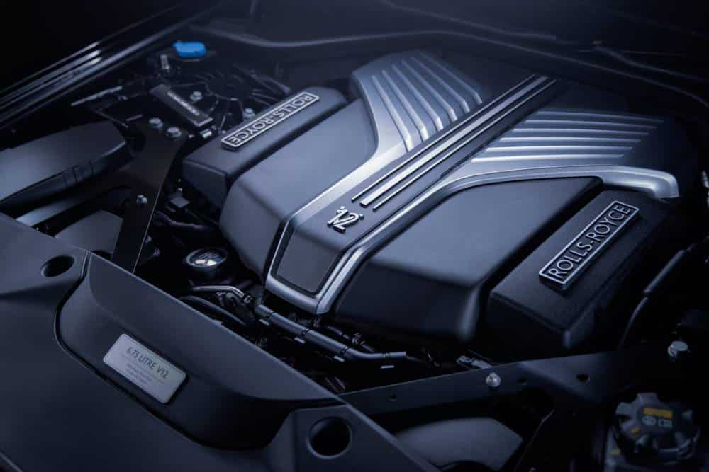Rolls-Royce: «Κομμένα τα ηλεκτρικά, μπροστά οι V12»