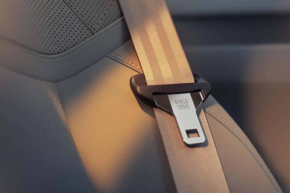 Η Volvo επανεφευρίσκει τη ζώνη ασφαλείας (+videos)