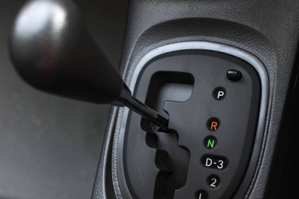 https://autogreeknews.gr/wp-content/uploads/2026/03/shift-lock-release-02.jpg