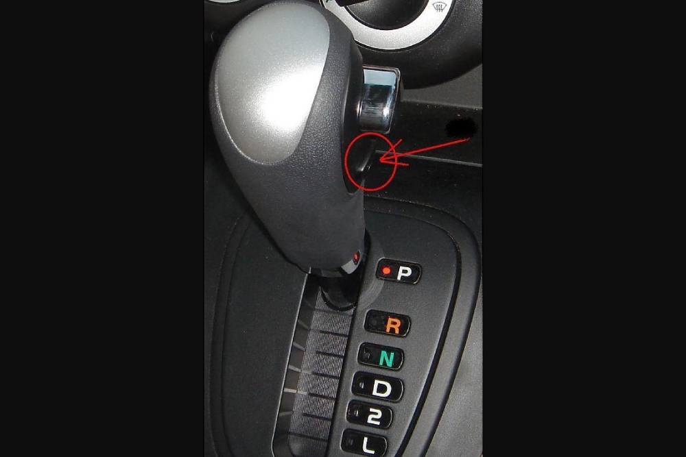 https://autogreeknews.gr/wp-content/uploads/2026/03/shift-lock-release-03.jpg