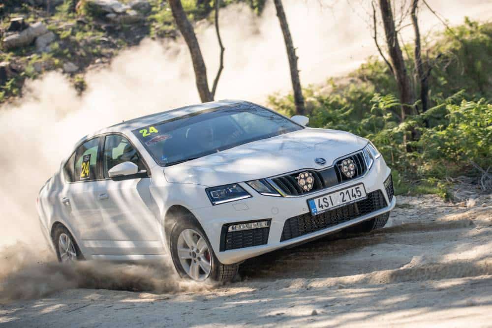 https://autogreeknews.gr/wp-content/uploads/2026/03/skoda-octavia-rs-recce-portugal-rallye.jpg