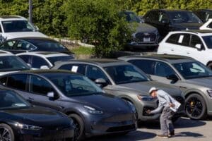 Τα ηλεκτρικά μεταχειρισμένα «φεύγουν» ταχύτερα από τα βενζίνης