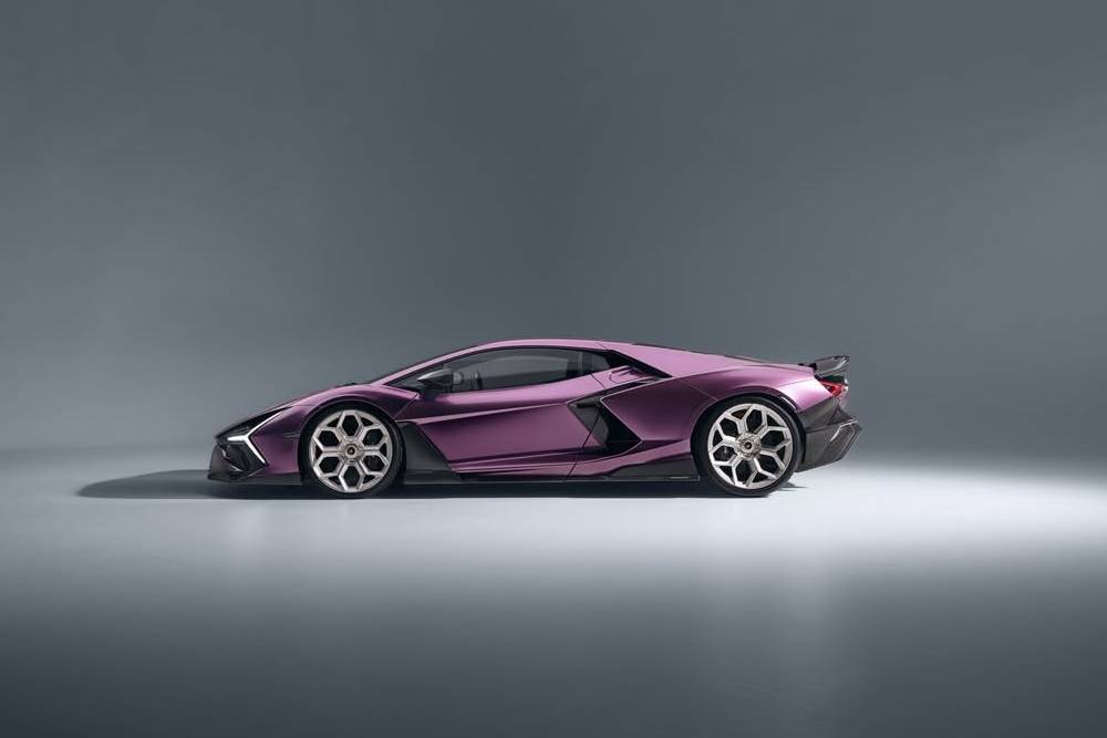 https://autogreeknews.gr/wp-content/uploads/2026/03/viola-lamborghini-revuelto-novitec-8.jpg