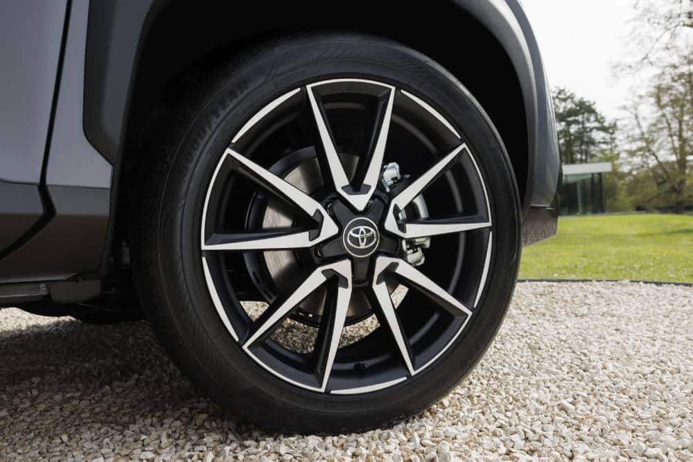 https://autogreeknews.gr/wp-content/uploads/2026/04/1920_2026_yariscross_stormgrey_exterior_02-1.jpg