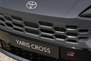 1920_2026_yariscross_stormgrey_exterior_03 (1)