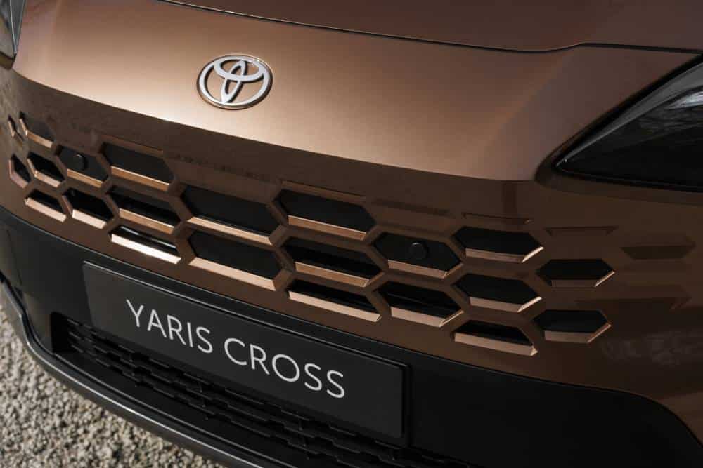 https://autogreeknews.gr/wp-content/uploads/2026/04/1920_yariscross_highgrade_preciousbronze_exterior-01-1.jpg