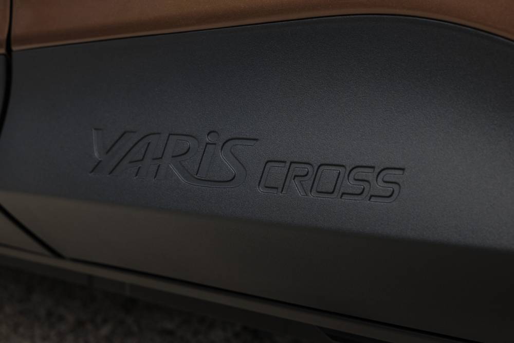 https://autogreeknews.gr/wp-content/uploads/2026/04/1920_yariscross_highgrade_preciousbronze_exterior-04-1.jpg