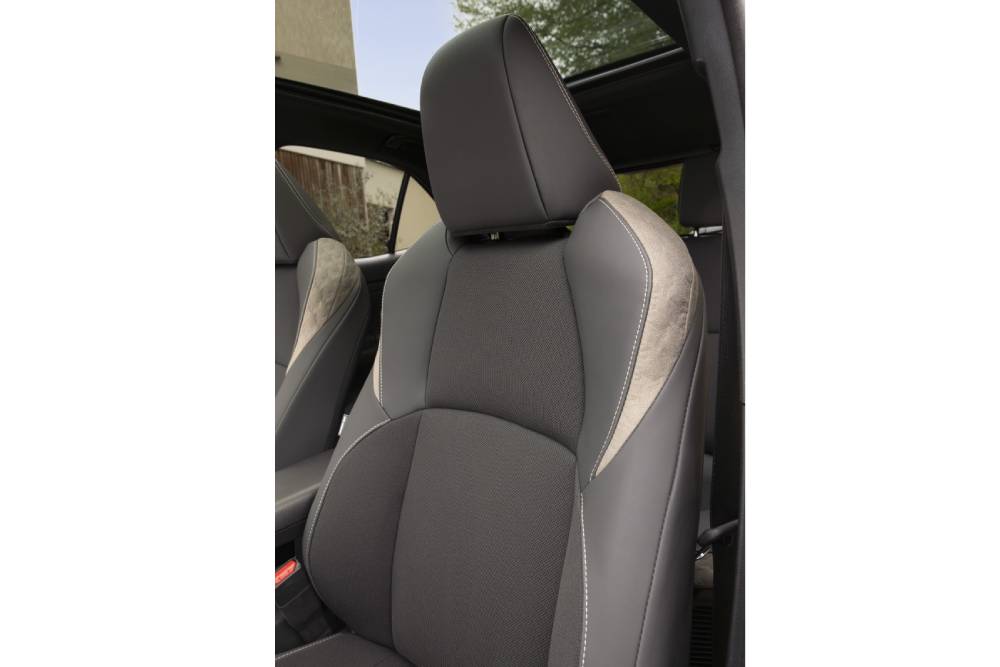 https://autogreeknews.gr/wp-content/uploads/2026/04/1920_yariscross_highgrade_preciousbronze_interior-08-1.jpg
