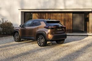 1920_yariscross_highgrade_preciousbronze_static-04 (1)