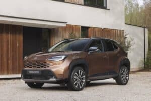 1920_yariscross_highgrade_preciousbronze_static-07 (1)