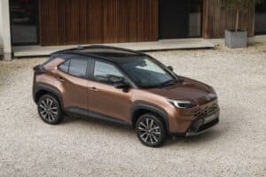 1920_yariscross_highgrade_preciousbronze_static-12 (1)