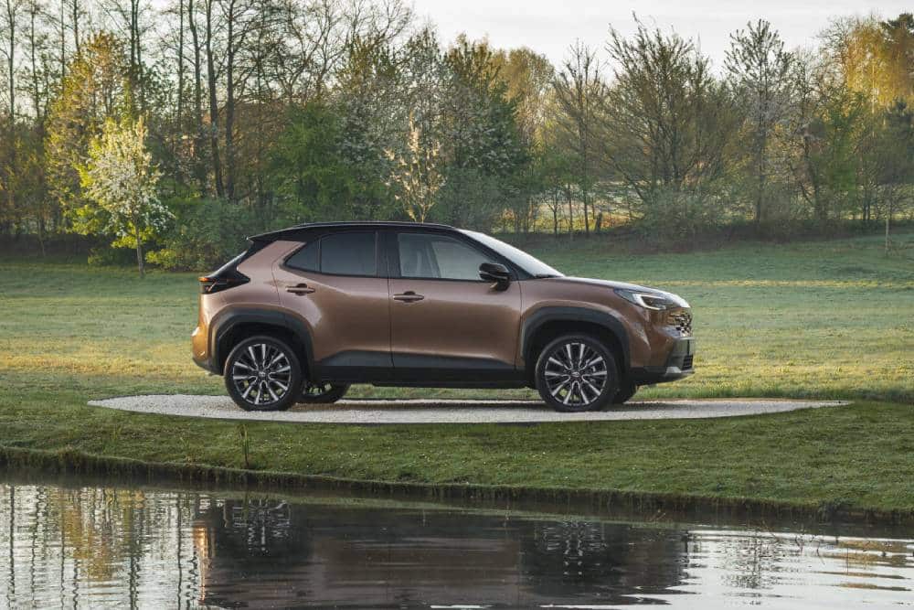 https://autogreeknews.gr/wp-content/uploads/2026/04/1920_yariscross_highgrade_preciousbronze_static-17-1.jpg