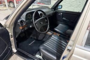 1985-Mercedes-300D-Auction-19