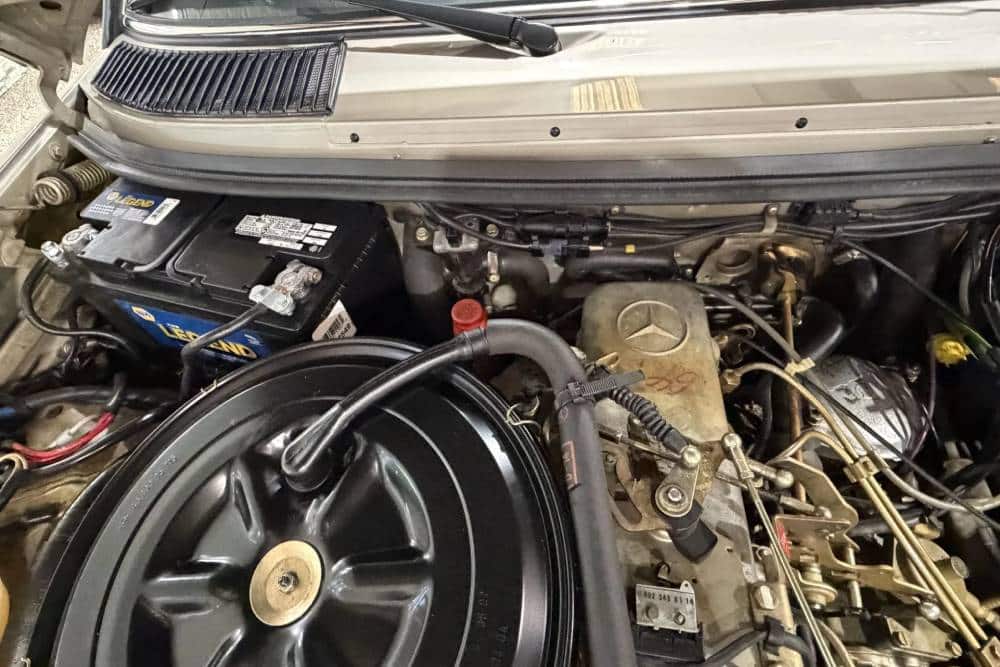 https://autogreeknews.gr/wp-content/uploads/2026/04/1985-Mercedes-300D-Auction-25.jpg