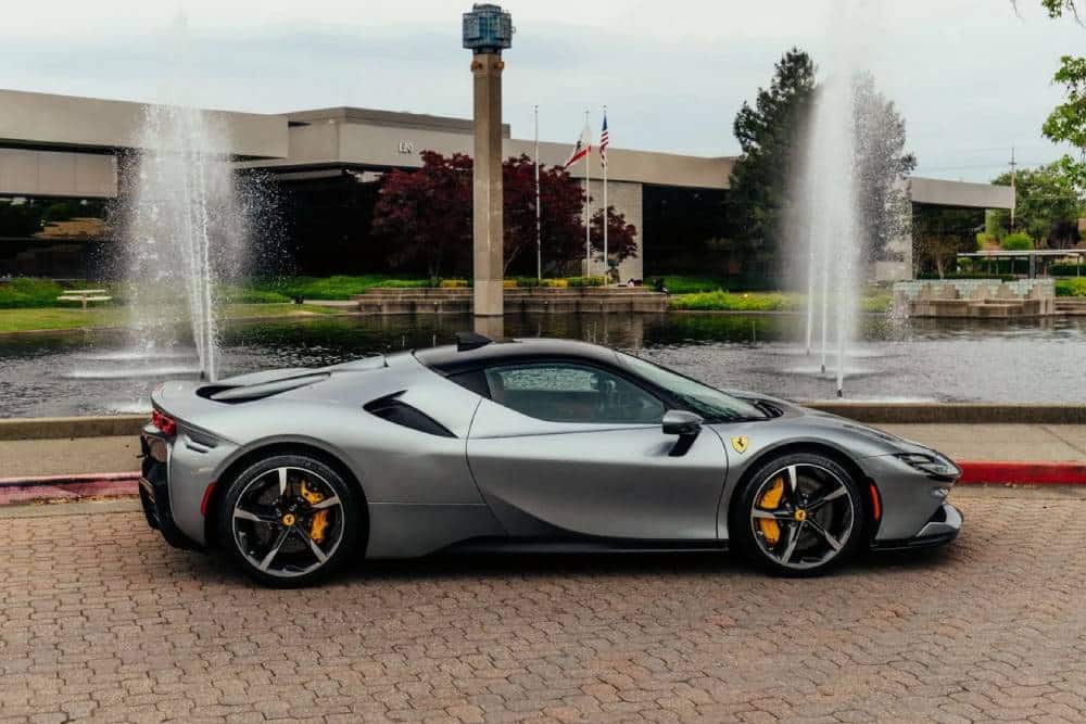 https://autogreeknews.gr/wp-content/uploads/2026/04/2022-ferrari-sf90-stradale-13.jpg