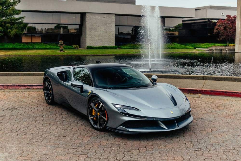 https://autogreeknews.gr/wp-content/uploads/2026/04/2022-ferrari-sf90-stradale-5.jpg
