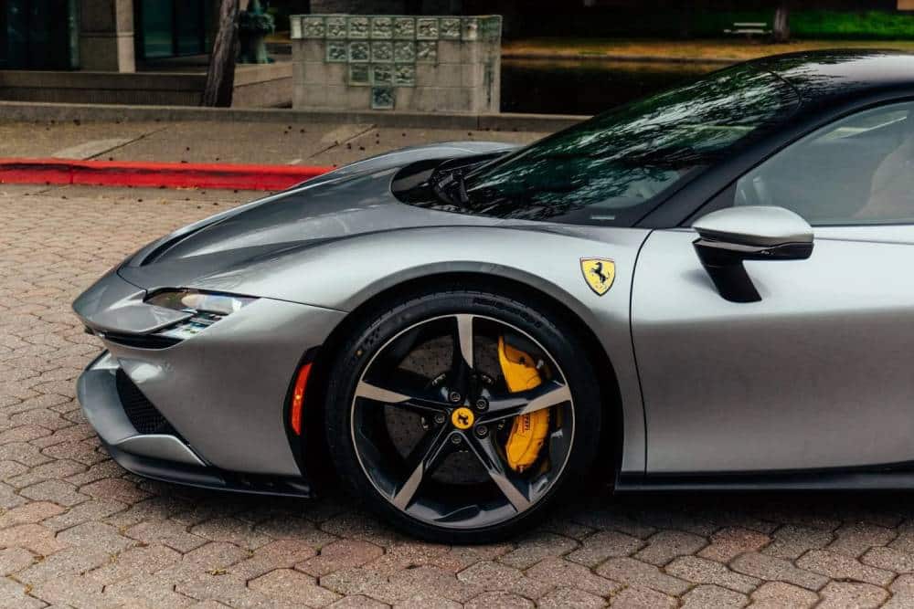 https://autogreeknews.gr/wp-content/uploads/2026/04/2022-ferrari-sf90-stradale-7.jpg