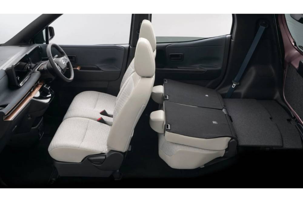 https://autogreeknews.gr/wp-content/uploads/2026/04/2026-Nissan-Sakura-EV-27-2048x1079-1.jpg