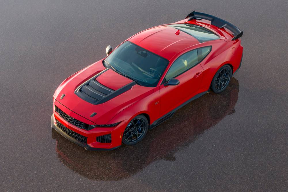 https://autogreeknews.gr/wp-content/uploads/2026/04/2026_Mustang_Dark_Horse_SC_5-1.jpg