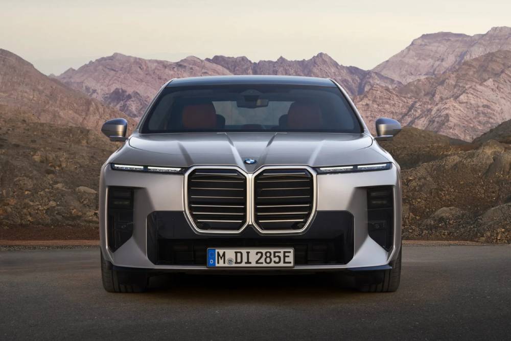 https://autogreeknews.gr/wp-content/uploads/2026/04/2027-BMW-7-Series-FL-0001_resize-2048x1366-1.jpg