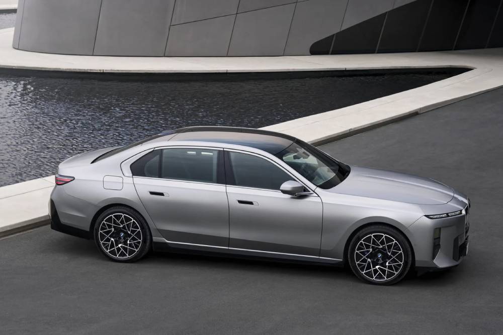 https://autogreeknews.gr/wp-content/uploads/2026/04/2027-BMW-7-Series-FL-0012_resize-2048x1366-1.jpg