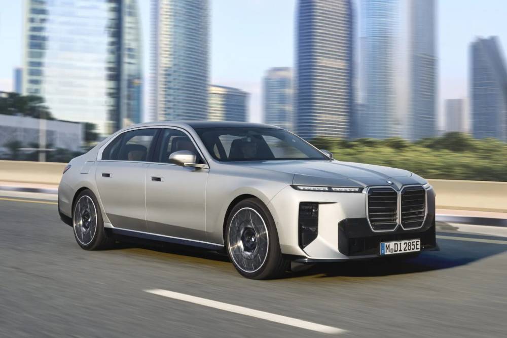 https://autogreeknews.gr/wp-content/uploads/2026/04/2027-BMW-7-Series-FL-0013_resize-2048x1366-1.jpg