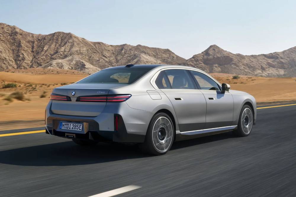 https://autogreeknews.gr/wp-content/uploads/2026/04/2027-BMW-7-Series-FL-0018_resize-2048x1366-1.jpg