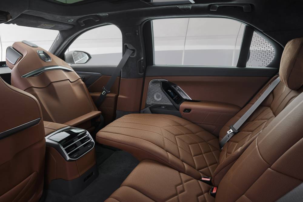 https://autogreeknews.gr/wp-content/uploads/2026/04/2027-BMW-7-Series-FL-0029.jpg