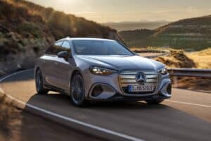 Nέα Mercedes C-Class Electric μπαίνει για πρώτη φορά στην πρίζα